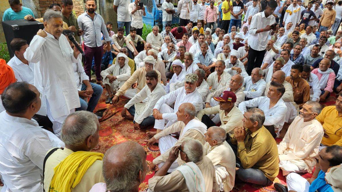 https://www.jagranimages.com/images/newimg/02082025/02_08_2025-protests_bulandshahr_case_24001649.jpg