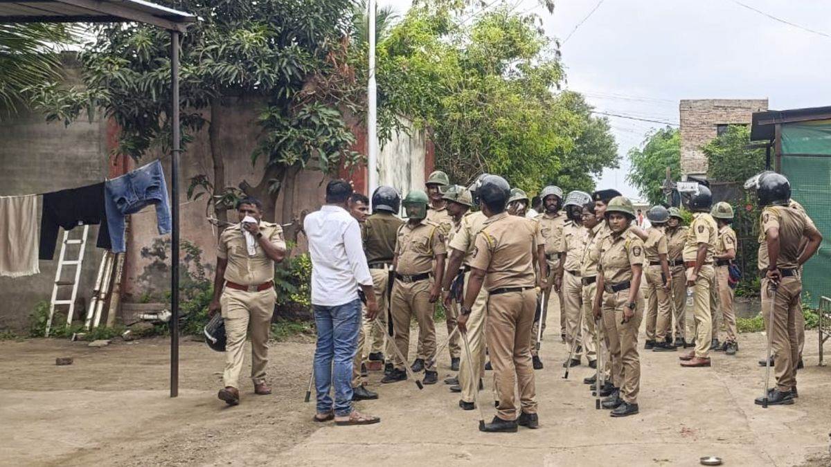 https://www.jagranimages.com/images/newimg/02082025/02_08_2025-pune_violence_24002040.jpg