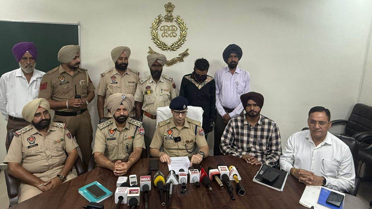 https://www.jagranimages.com/images/newimg/02082025/02_08_2025-punjab_police_54_24002086.jpg
