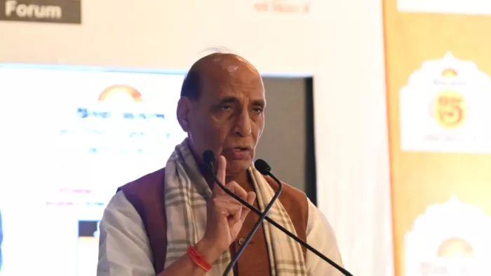 जागरण फोरम में लोगों को संबोधित करते राजनाथ सिंह। (जागरण)