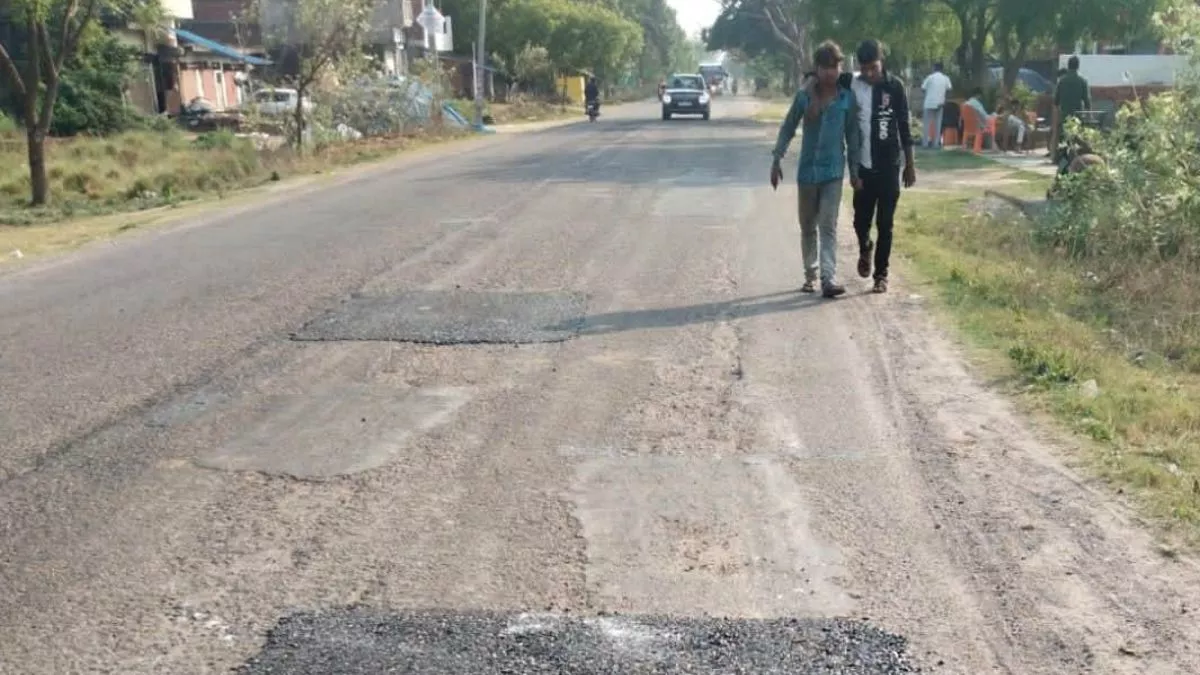 UP News: अयोध्या में सड़क विकास की रफ्तार तेज, बीकापुर की 13 सड़कें PWD को सौंपने की तैयारी
