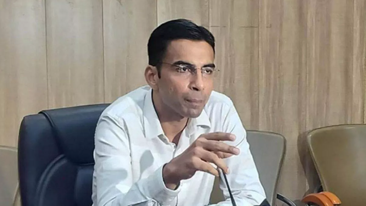 देहरादून डीएम के कारण अब नहीं रुकेगी रिहान की पढ़ाई, की तंगी से जूझ रहे परिवार की मदद