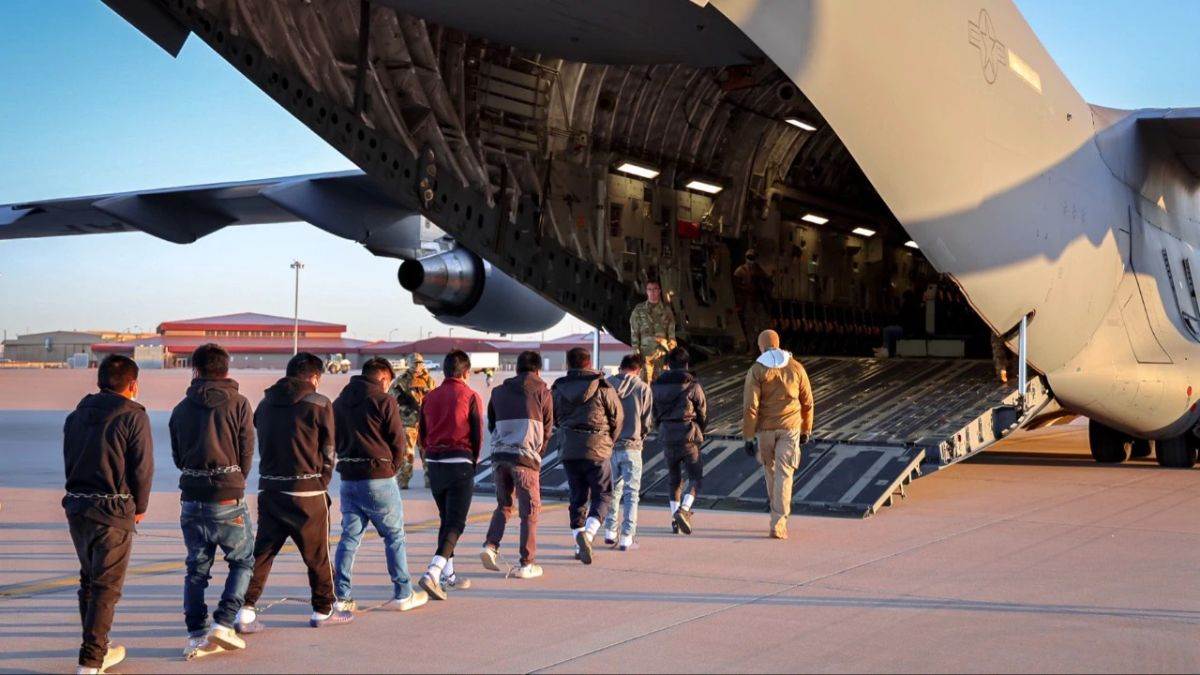 https://www.jagranimages.com/images/newimg/02082025/02_08_2025-us_deportation_24001402.jpg