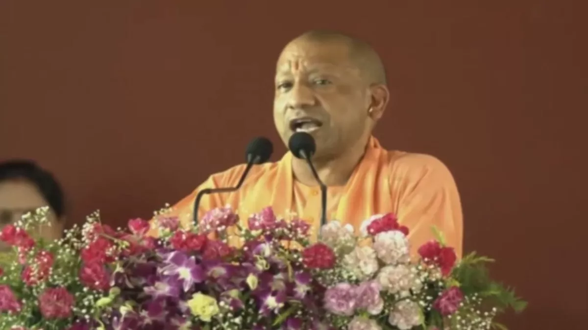 वाराणसी में बोले मुख्‍यमंत्री योगी आद‍ित्‍यनाथ - 'पीएम मोदी ने नए भारत को आगे बढ़ाने का विजन दिया'