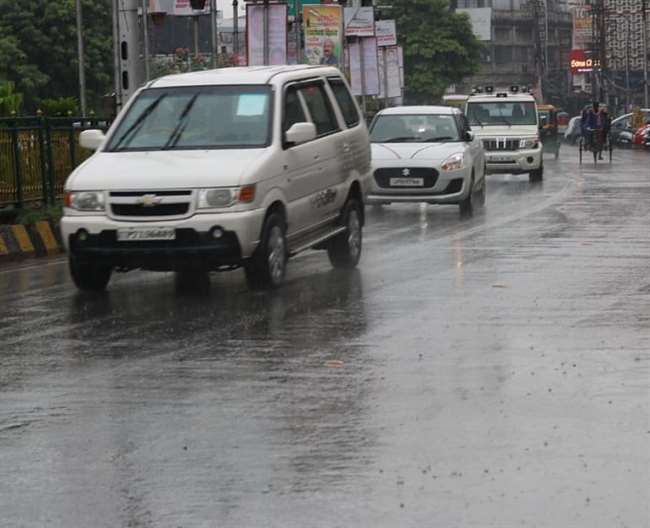 Weather Forecast Kanpur झूमकर बरसे बदरा और तरबतर हो गए लोग सुहावना हुआ