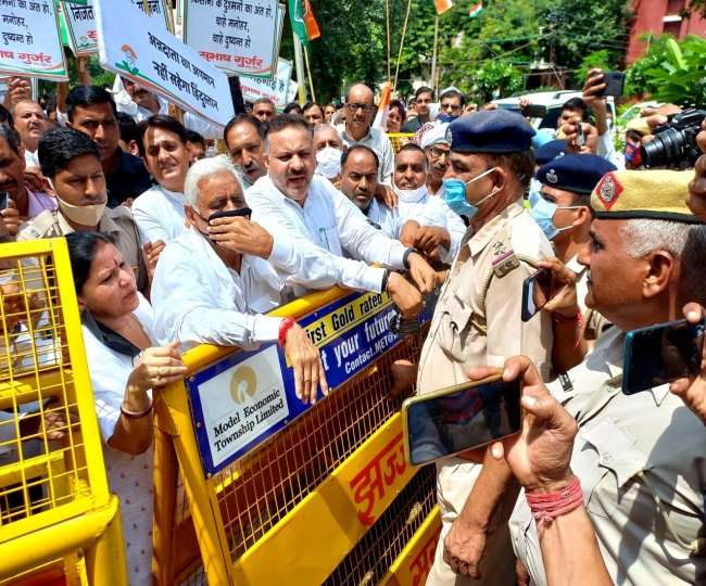 Farmers hold BJP leaders hostage inside a temple, Miscreants attack MP's car