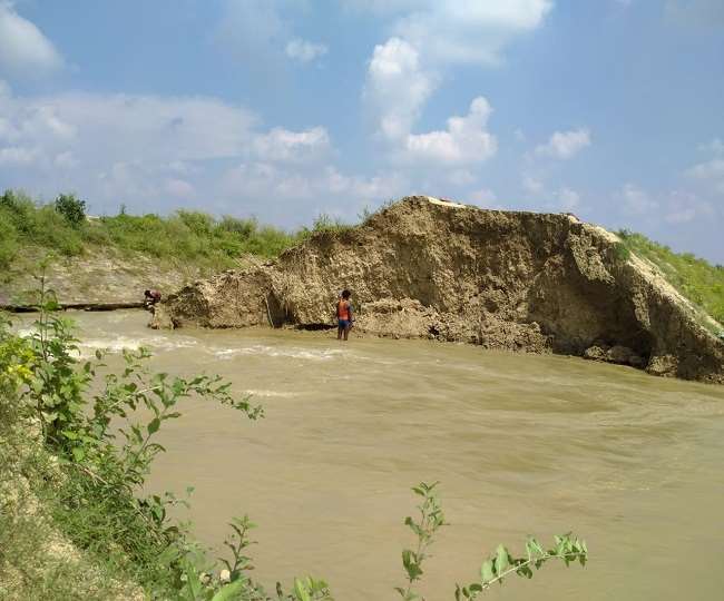 मधुबनी ज‍िले सोनई में कोसी का टूटा तटबंध। जागरण