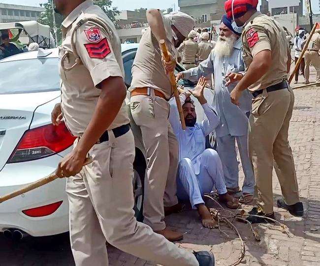 Farmers Clash with Moga Police at Sukhbir Badal Rally several policemen  injured Lathicharge
