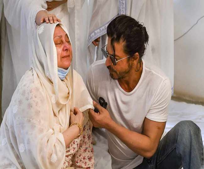 https://www.jagranimages.com/images/newimg/02092021/02_09_2021-saira_banu_shahrukh_khan_21983935_131026151.jpg