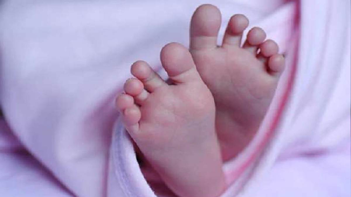newborn girls body found near primary school in badaun police started investigation