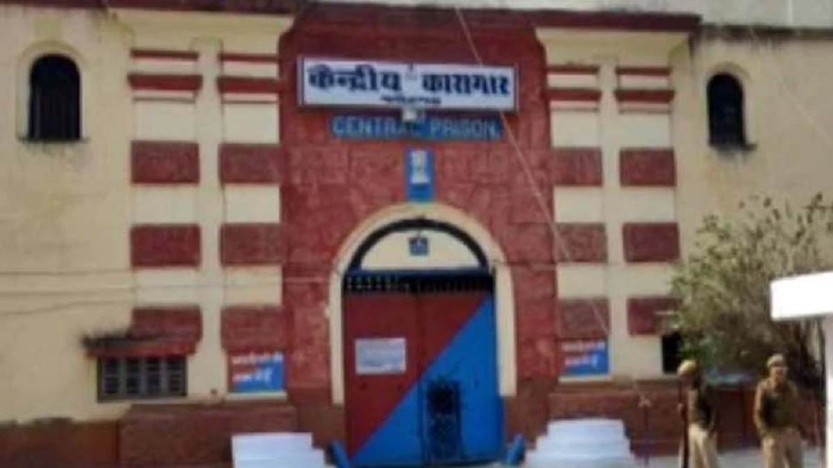 https://www.jagranimages.com/images/newimg/02092022/02_09_2022-fatehgarg_central_jail_23035426.jpg
