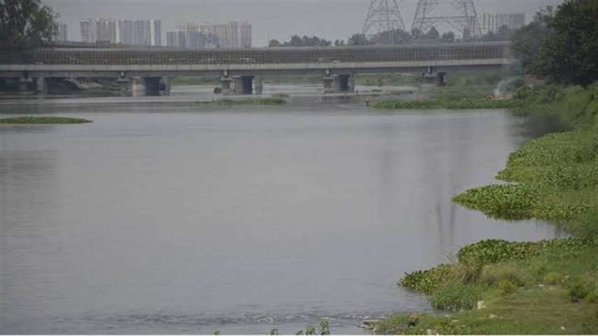 Ghaziabad News: एसडीएम सदर ने बताया कि 115 से अधिक लोगों को नोटिस जारी किए जा चुके हैं।