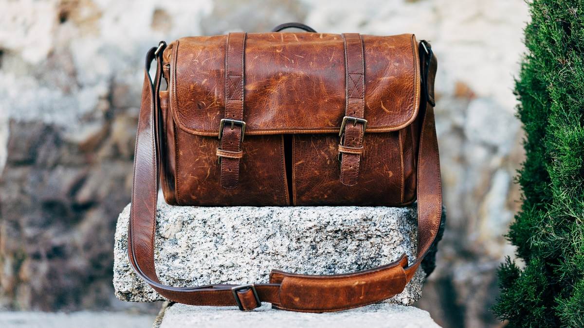 Sling Bags For Men: ट्रेकिंग, एयर पोर्ट और ट्रैवलिंग के लिए कैरी करें ये स्लिंग बैग, मिलेगा क्लासी लुक
