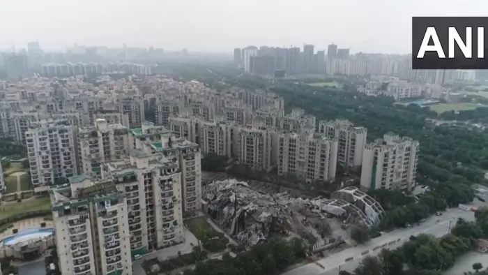 नोएडा के ट्विन टावर की डिमोलिशन साइट का ड्रोन व्यू, (क्रैडिट- ANI)