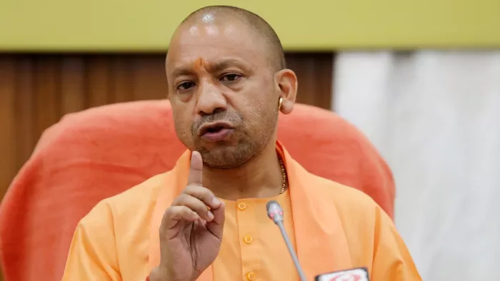 UP Crime News: शासन ने जिले की कानून-व्यवस्था की समीक्षा की जिम्मेदारी एक बार फिर जिलाधिकारियों को सौंपी