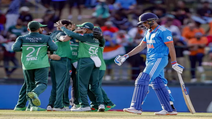 IND vs PAK: शुभमन गिल हैरिस रऊफ की गेंद पर क्लीन बोल्ड हुए।