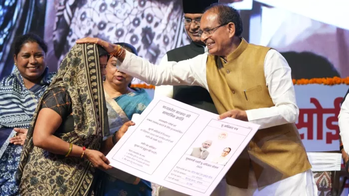 अब प्रदेशवासियों को 10 के बजाय 5 रुपये में मिलेगा भरपेट भोजन (Image: Jagran)