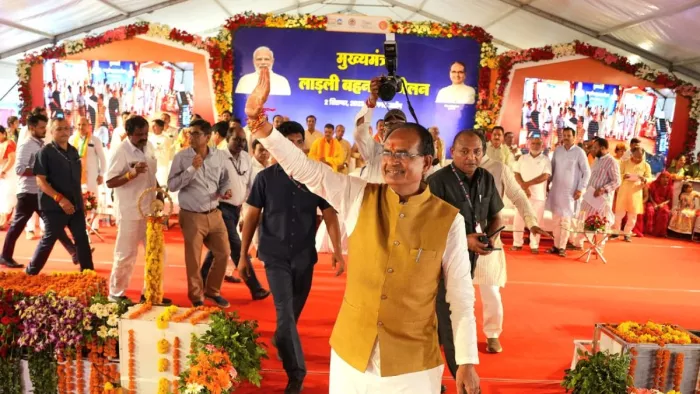 मुख्यमंत्री शिवराज सिंह चौहान ने उज्जैन जिले की बड़नगर तहसील में लाड़ली बहना सम्मेलन को संबोधित किया (फोटो: @ChouhanShivraj)