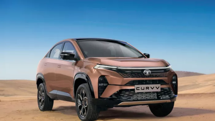 Tata Motors की ओर से Tata Curvv को पेट्रोल और डीजल इंजन के साथ लॉन्च कर दिया गया है।