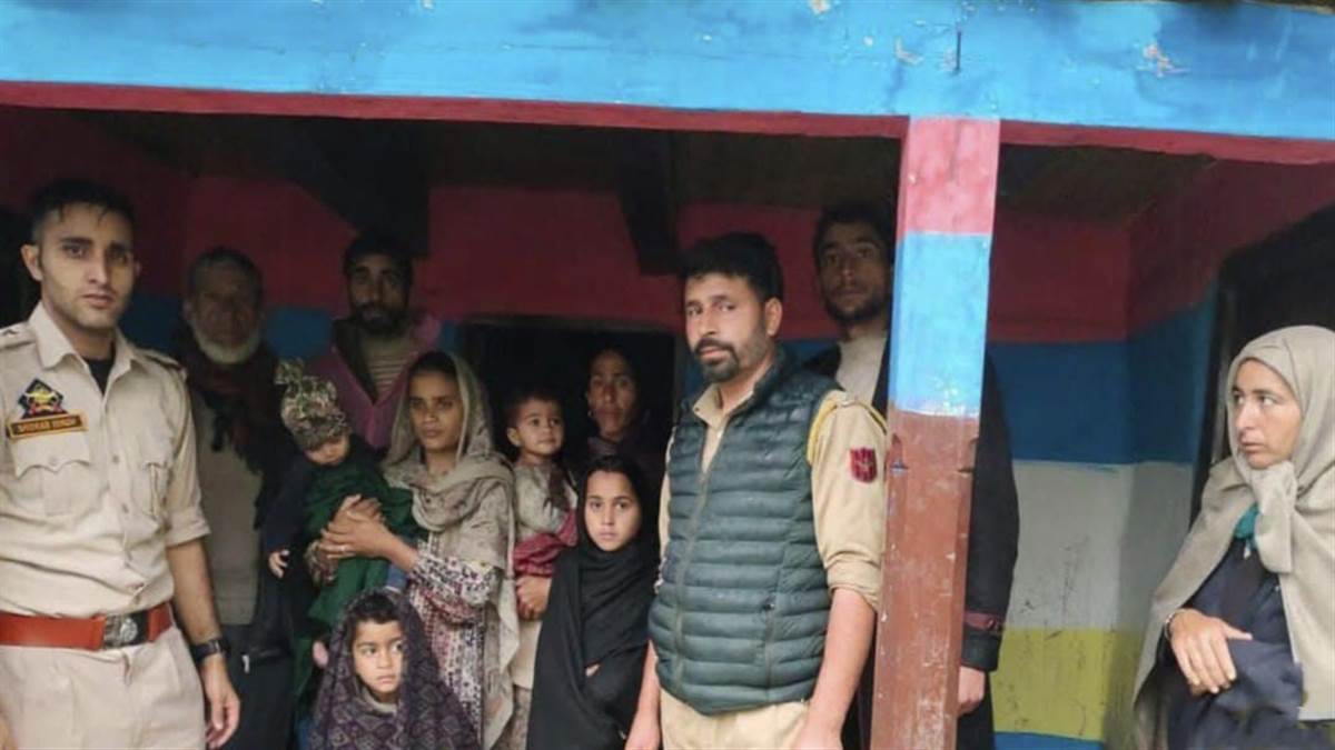 https://www.jagranimages.com/images/newimg/02092025/02_09_2025-02udm_35_02092025_530.jpg