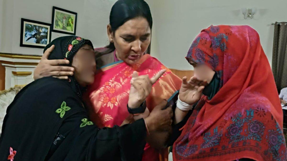 https://www.jagranimages.com/images/newimg/02092025/02_09_2025-bareilly_woman_hose_24033165.jpg