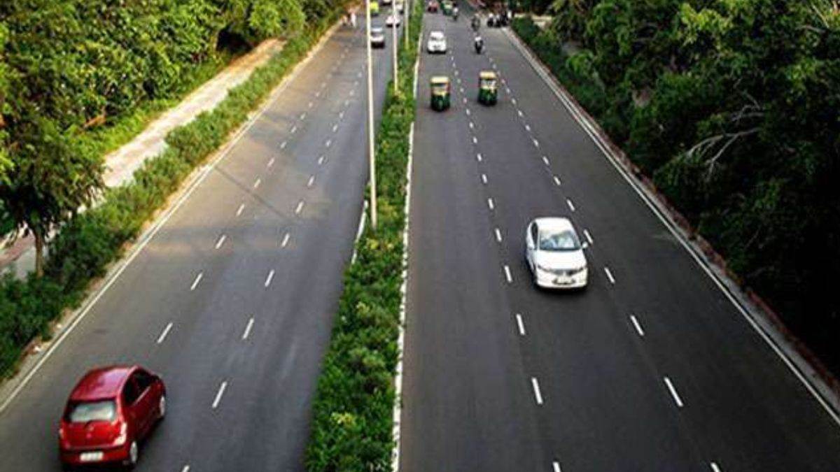 https://www.jagranimages.com/images/newimg/02092025/02_09_2025-delhi_mathura_highway_24033392_17035654.jpg
