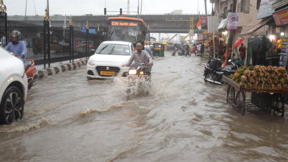 https://www.jagranimages.com/images/newimg/02092025/02_09_2025-delhi_rains_2_24032861.jpg
