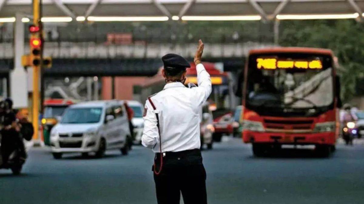 https://www.jagranimages.com/images/newimg/02092025/02_09_2025-delhi_traffic_24033545_192259177.jpg