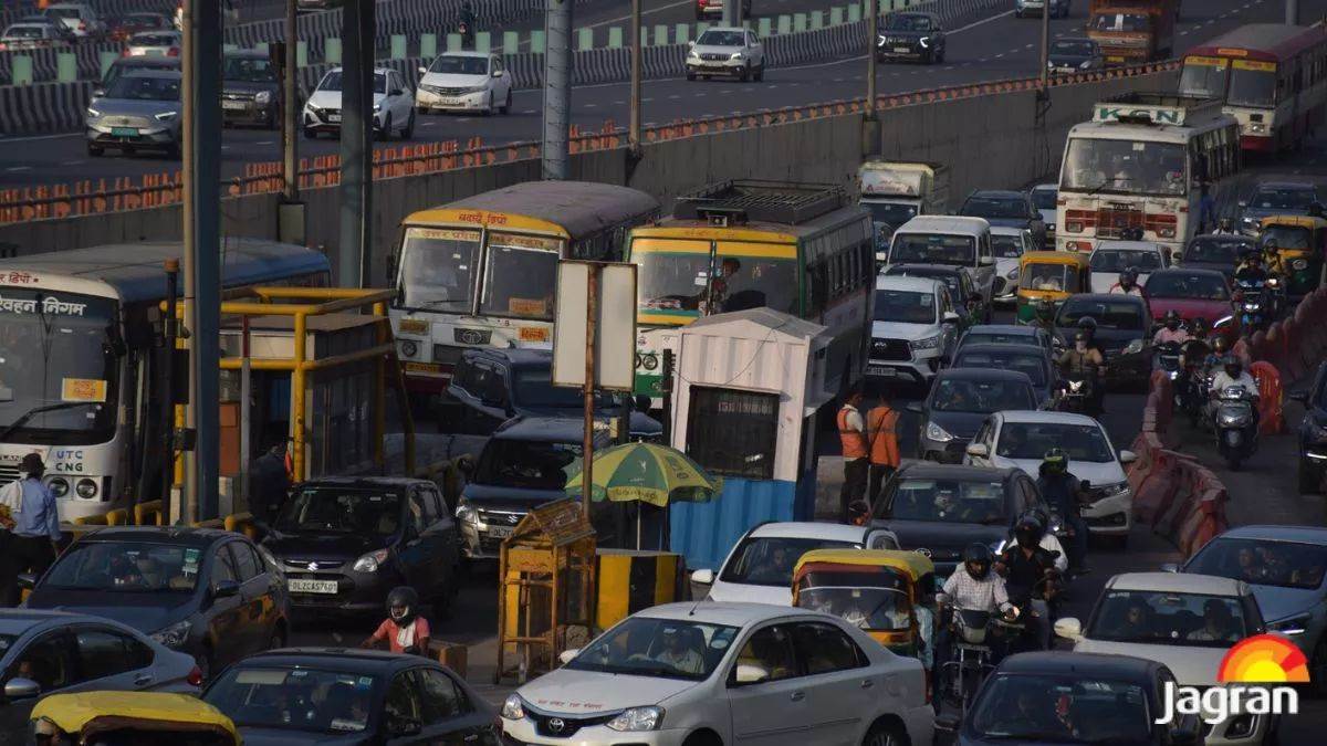 https://www.jagranimages.com/images/newimg/02092025/02_09_2025-delhi_traffic_jam_24033389_17825331.jpg