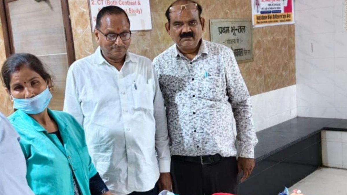 https://www.jagranimages.com/images/newimg/02092025/02_09_2025-firozabad_teacher_s_24033011.jpg