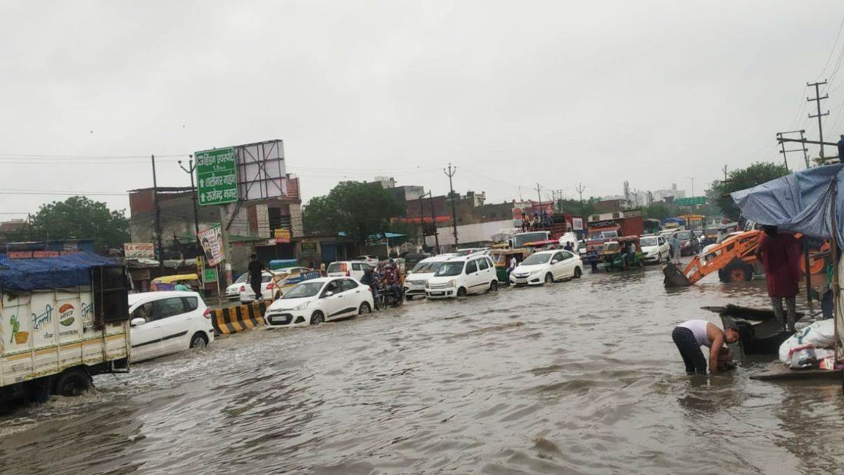https://www.jagranimages.com/images/newimg/02092025/02_09_2025-ghaziabad_road_rain_24033547_19151488.jpg