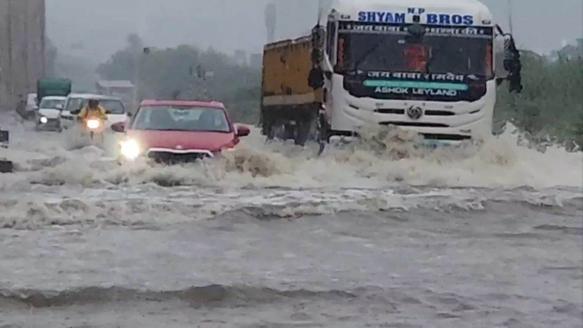 https://www.jagranimages.com/images/newimg/02092025/02_09_2025-gurugram_flood_24033291_163941320.jpg