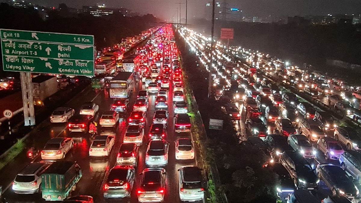 https://www.jagranimages.com/images/newimg/02092025/02_09_2025-gurugram_traffic_3_24032871.jpg