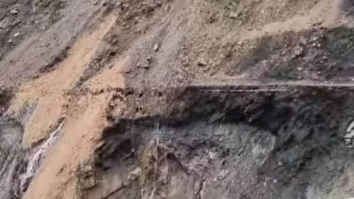 https://www.jagranimages.com/images/newimg/02092025/02_09_2025-himachal_landslide__24032886.jpg