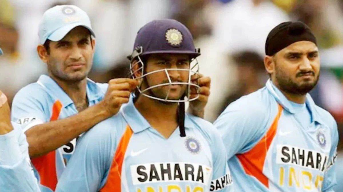 https://www.jagranimages.com/images/newimg/02092025/02_09_2025-irfan_and_dhoni_24033348.jpg