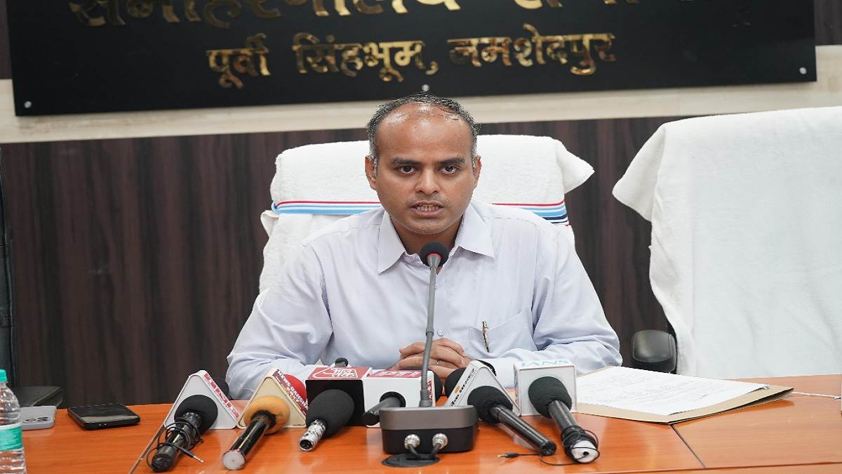 https://www.jagranimages.com/images/newimg/02092025/02_09_2025-jamshedpur_dc_karna_24033217.jpg