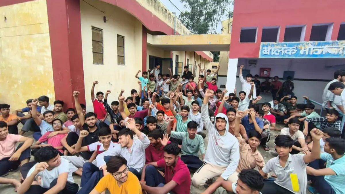 https://www.jagranimages.com/images/newimg/02092025/02_09_2025-jawahar_student_protset_24032982.jpg