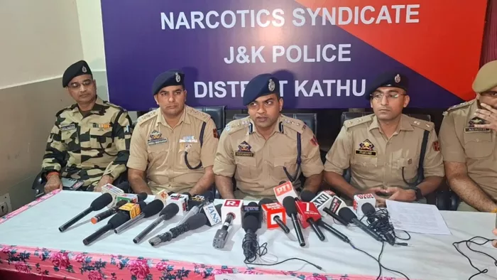 कठुआ पुलिस इस कड़ी में आगे जांच कर रही है।