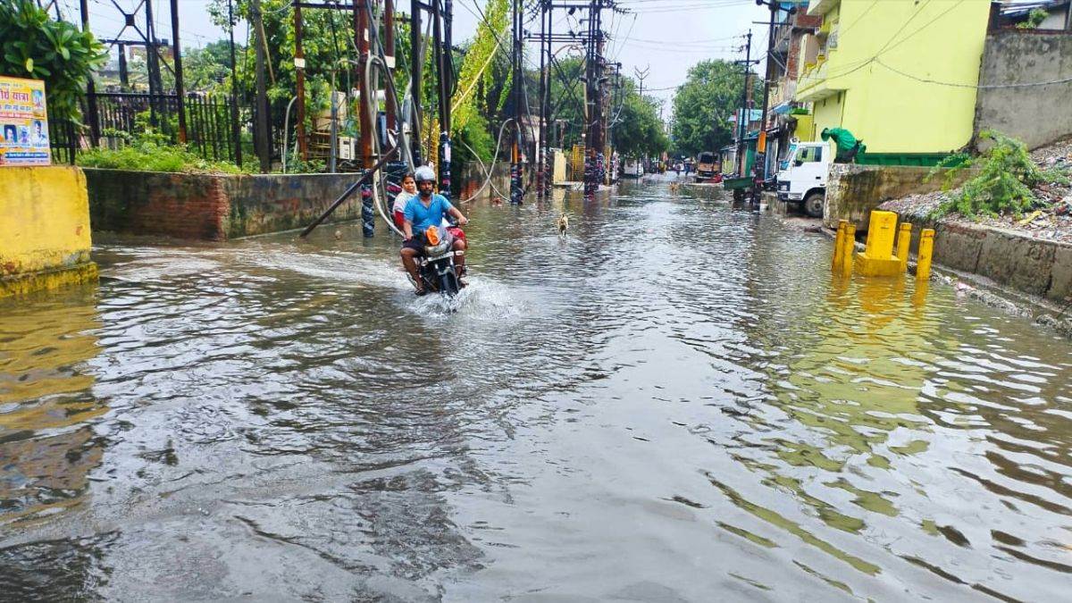 https://www.jagranimages.com/images/newimg/02092025/02_09_2025-moradabad_rain_water_24033032.jpg