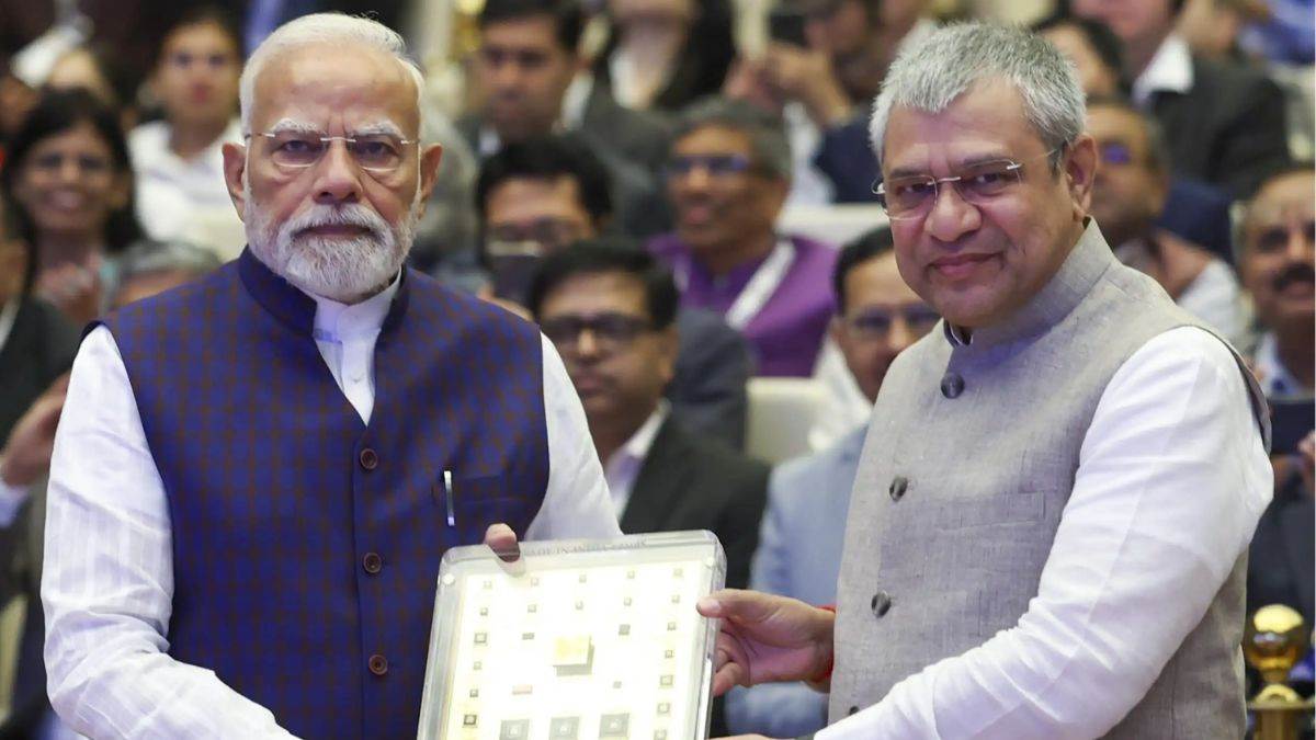 https://www.jagranimages.com/images/newimg/02092025/02_09_2025-pm_modi_and_ashwini_vaishnaw_24033578.jpg