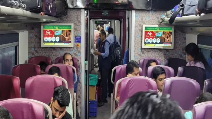 विज्ञापन से जहां यात्रियों की यात्रा रोचक बनेगी और रेलवे की आय भी बढ़ेगी।