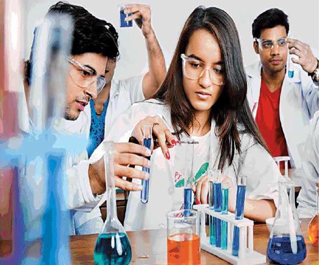 देशभर में मेडिकल लैब टेक्नीशियन की डिमांड अच्छी सेलरी के साथ मिलेगा