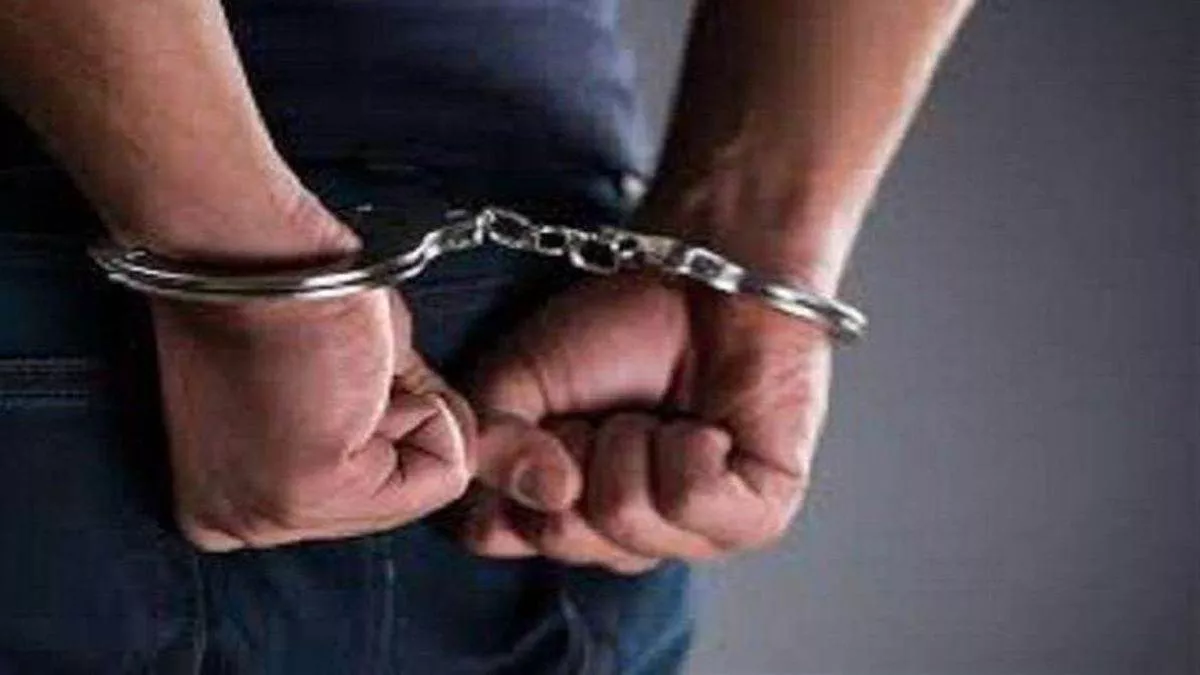 Bahraich News: पुलिस ने एडीओ पंचायत को गिरफ्तार कर जेल भेज दिया है।