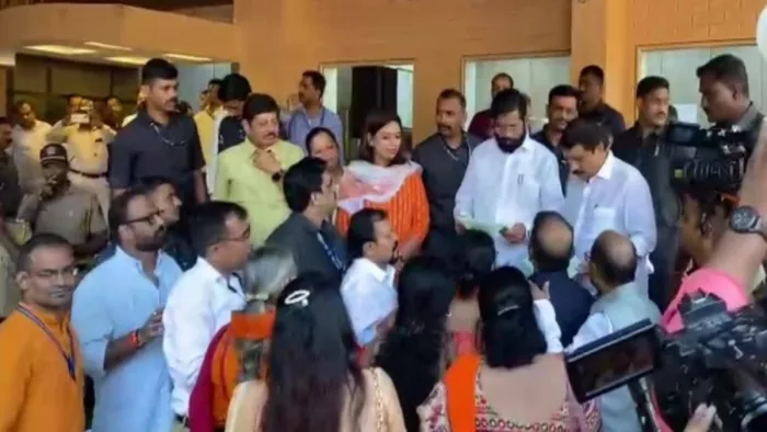 उद्धव ठाकरे गुट को झटका, आदित्य ठाकरे के क्षेत्र के तीन हजार शिवसैनिक शिंदे गुट में शामिल। फोटो एएनआइ