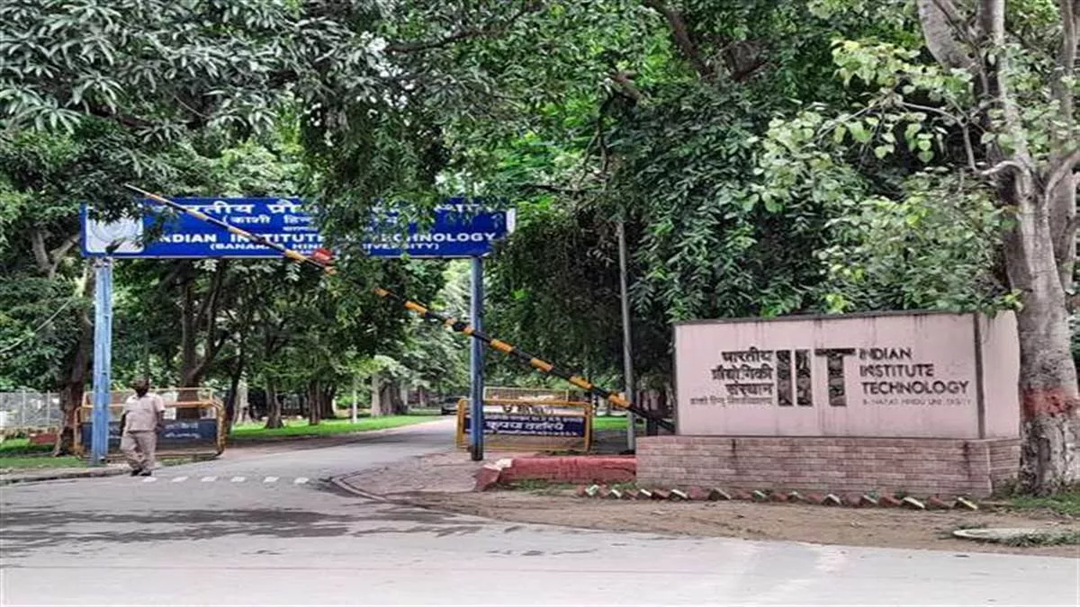 भारतीय प्रौद्योगिकी संस्थान, बीएचयू में देशभर से करीब 70 तकनीकी संस्थानों के डेढ़ हजार से अधिक आइटियंस आ रहे हैं।