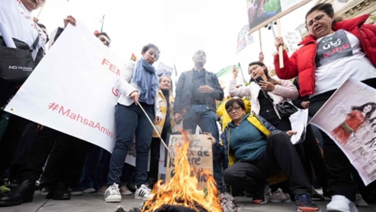 https://www.jagranimages.com/images/newimg/02102022/02_10_2022-iran_protest_23115067.jpg