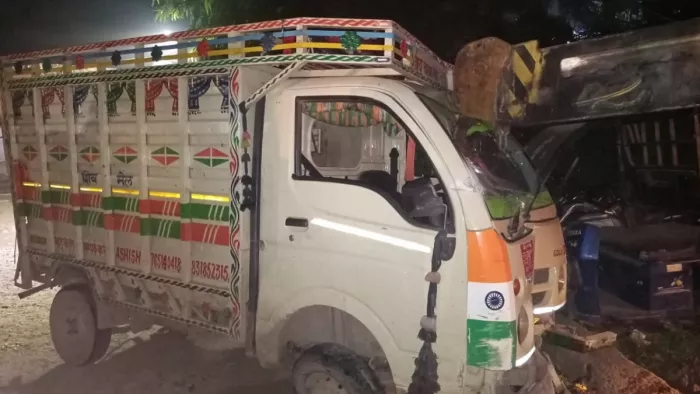 कानपुर में चकेरी में हाईवे पर हादसा हुआ है।