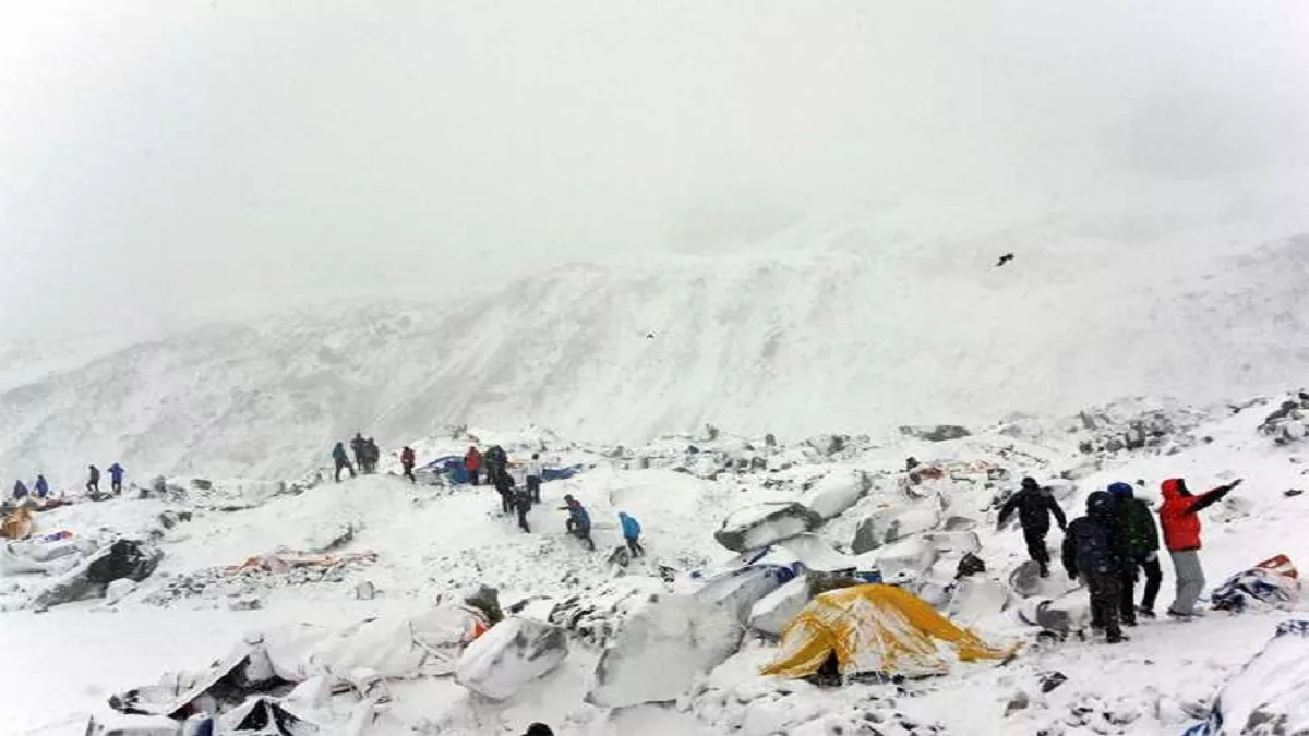 Nepal avalanche: माउंट मानसलू के बेस कैंप में आया भीषण हिमस्खलन, सर्च ऑपरेशन जारी