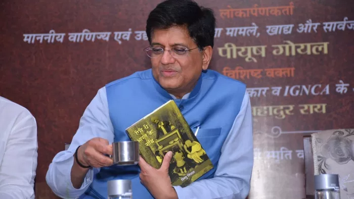 'ऐसे थे भारत के गांव' पुस्तक विमोचन के दौरान केंद्रीय मंत्री पीयूष गोयल।