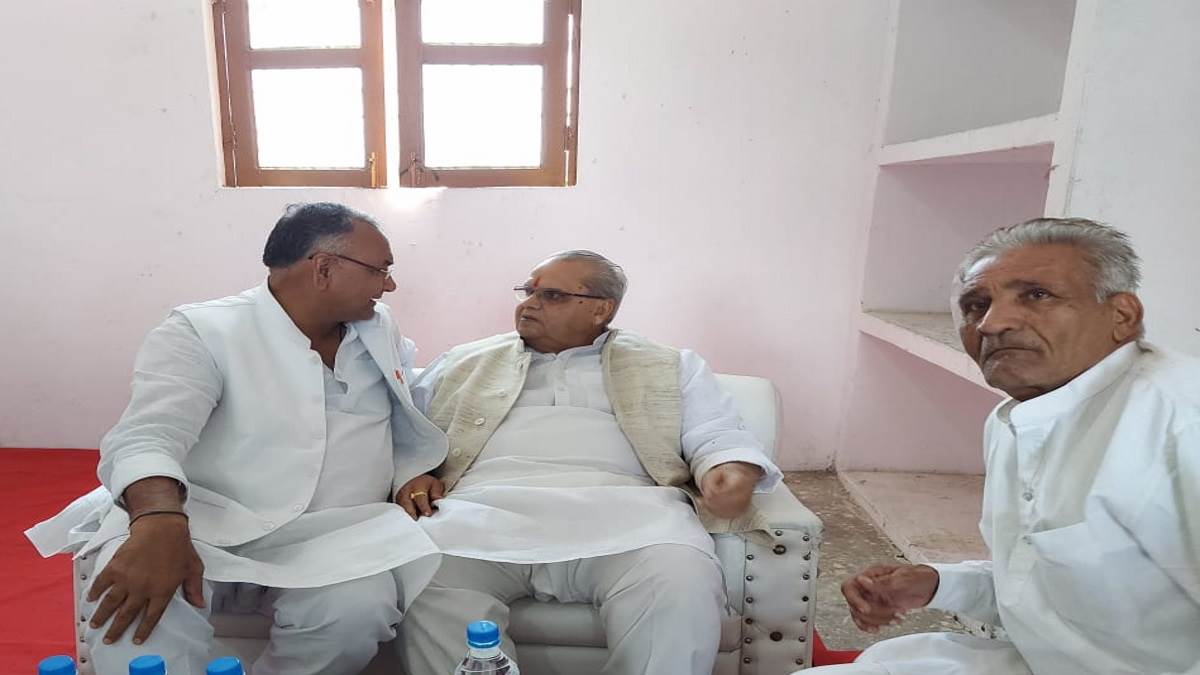 https://www.jagranimages.com/images/newimg/02102022/02_10_2022-satpal_malik_wiht_brijendra_23113896_14313989.jpg